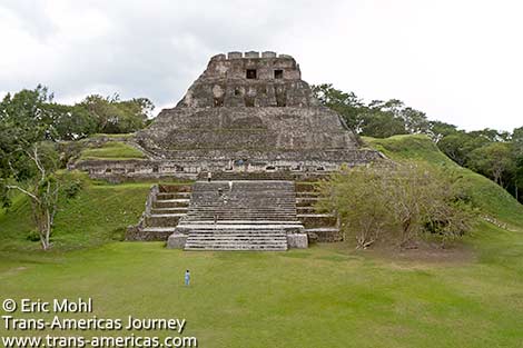 Xunantunich_pyramid