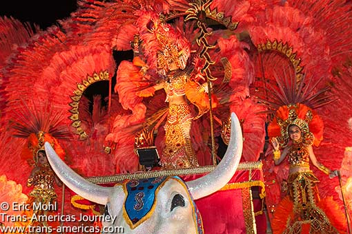 Las Tablas Carnival Panama Calle Abajo reina desfile Lunes noche princess